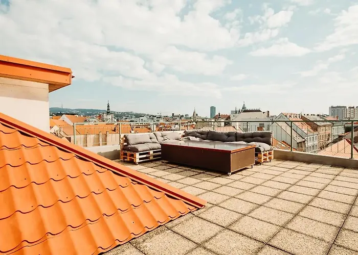 Majestic Views From A 60M2 Private Terrace - Castle, Cathedral, Old Town